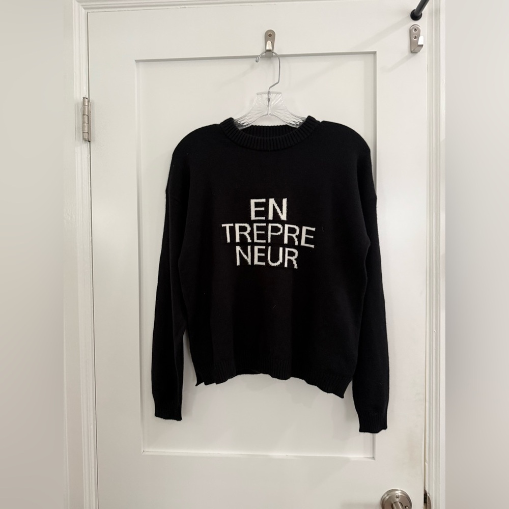 NWT Elan black entrepreneur sweater w/ white lettering (good condition)